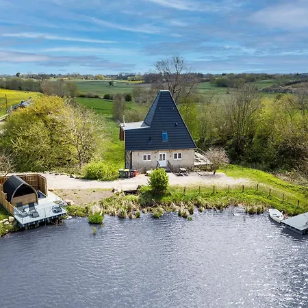 Feriehus Alte Wassermuehle Gut Oestergaard Steinbergkirche